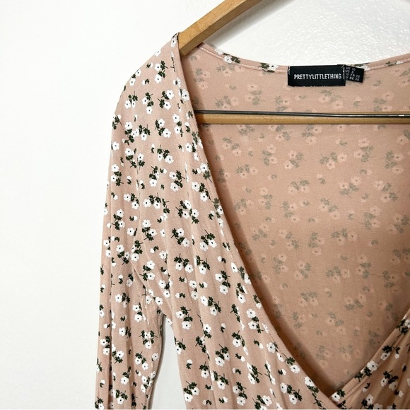 PrettyLittleThing Floral Print Long Sleeve Deep V‎ Neck Crossover Bodysuit 6 - Picture 3 of 8